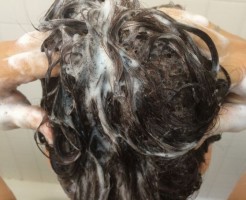 髪の毛の洗いすぎは薄毛の原因になります